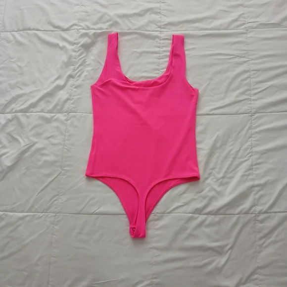 Express Body Contour Scoop Neck Bodysuit - Picture 2 of 3